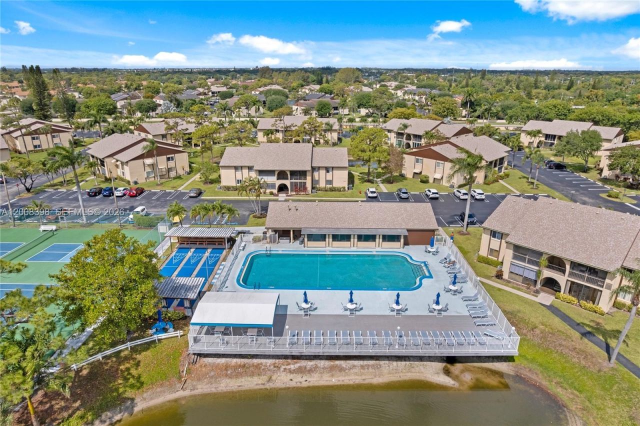 325 Pine Ridge Cir , Unit D-1, Greenacres, FL 33463 Photo