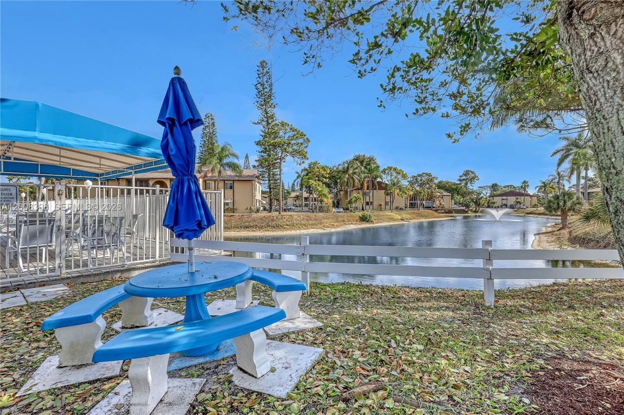 325 Pine Ridge Cir , Unit D-1, Greenacres, FL 33463 Photo