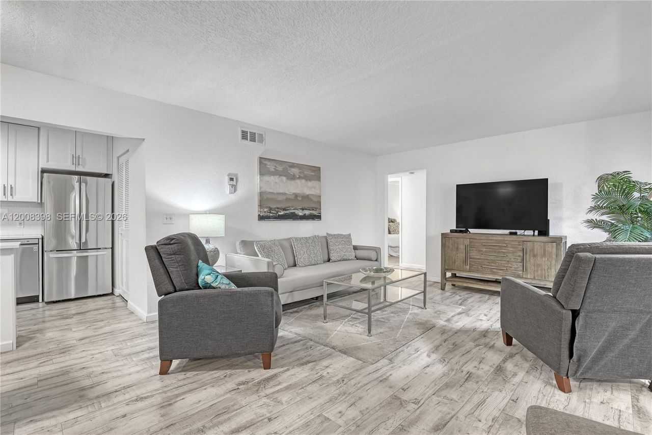 325 Pine Ridge Cir , Unit D-1, Greenacres, FL 33463 Photo