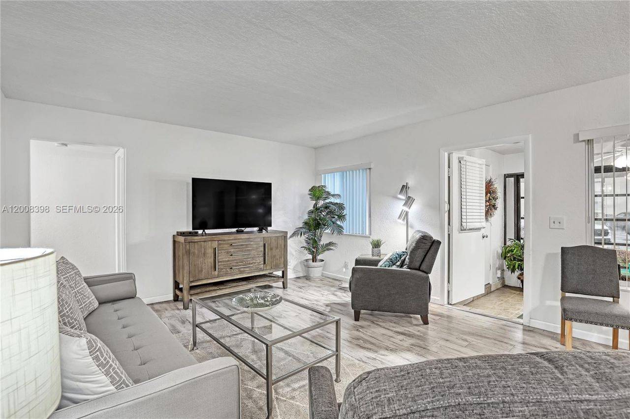 325 Pine Ridge Cir , Unit D-1, Greenacres, FL 33463 Photo