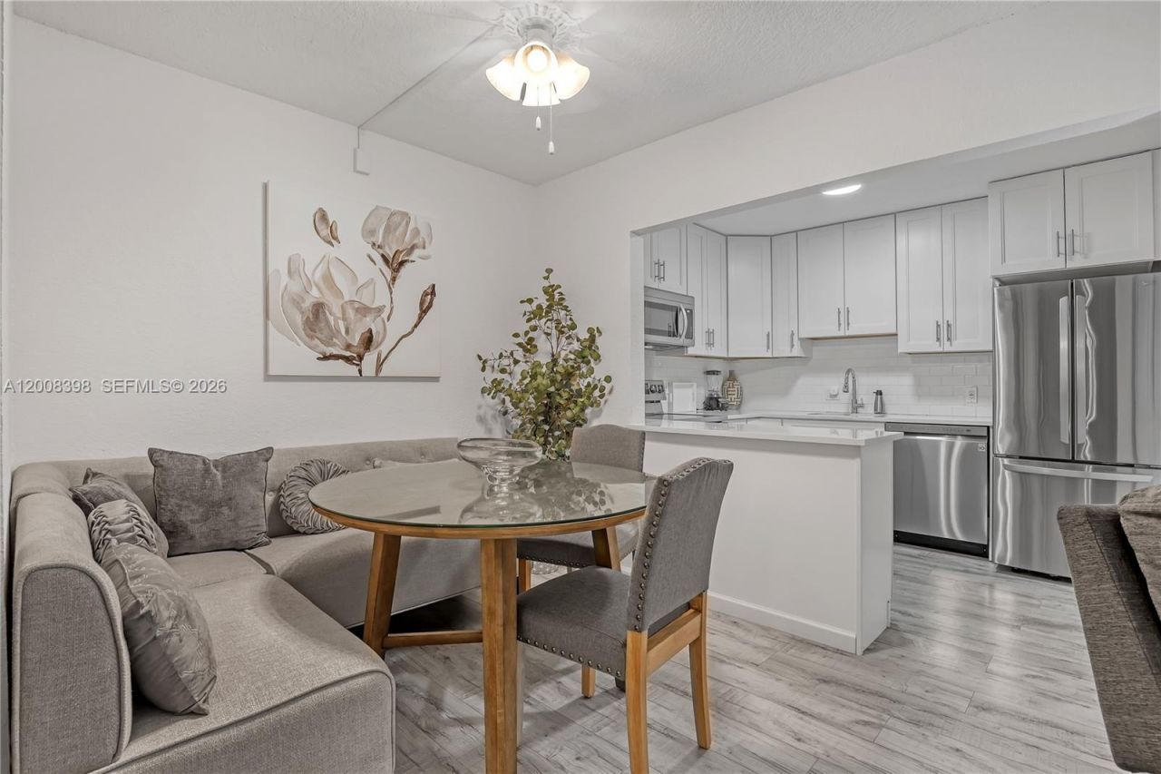325 Pine Ridge Cir , Unit D-1, Greenacres, FL 33463 Photo