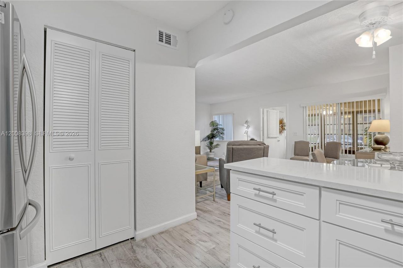 325 Pine Ridge Cir , Unit D-1, Greenacres, FL 33463 Photo
