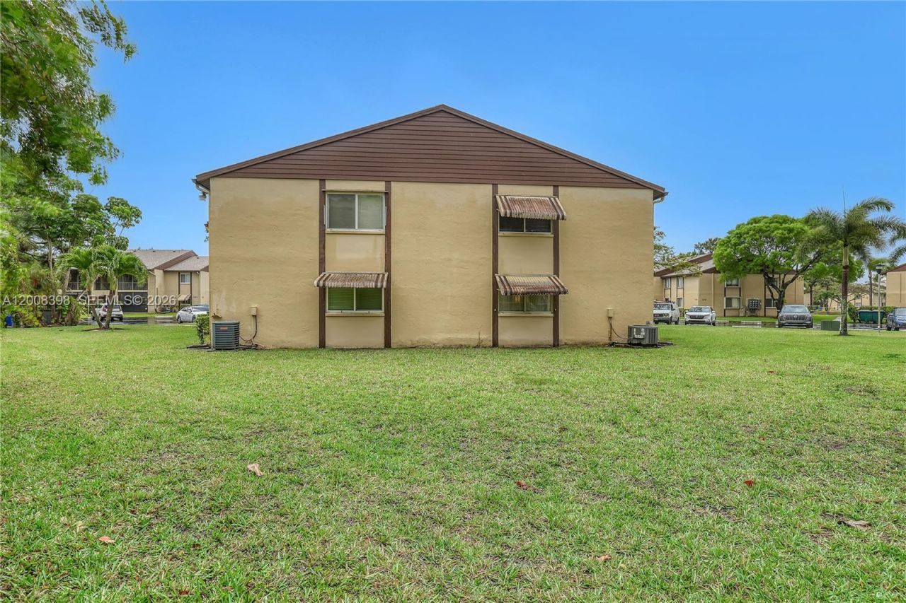 325 Pine Ridge Cir , Unit D-1, Greenacres, FL 33463 Photo