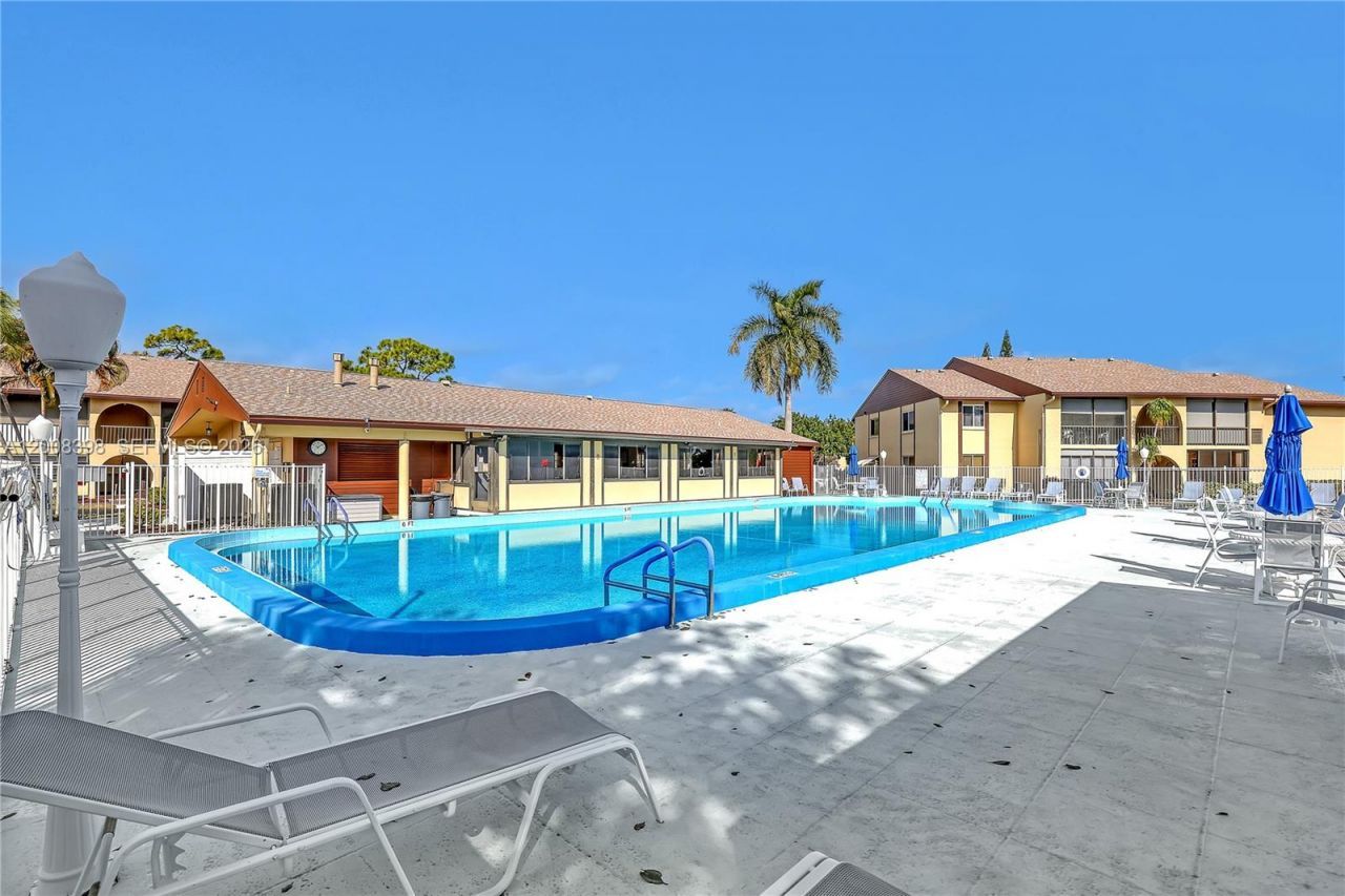 325 Pine Ridge Cir , Unit D-1, Greenacres, FL 33463 Photo