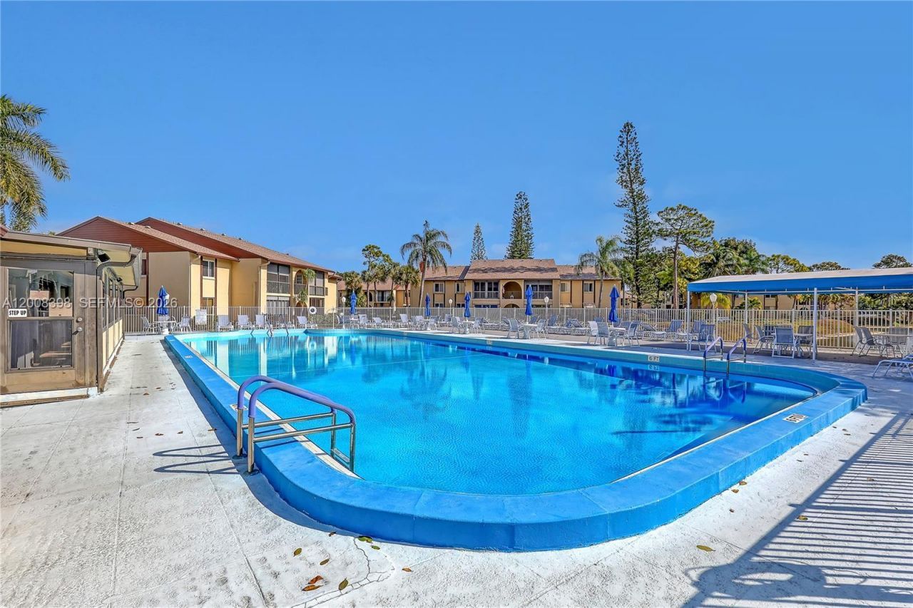 325 Pine Ridge Cir , Unit D-1, Greenacres, FL 33463 Photo