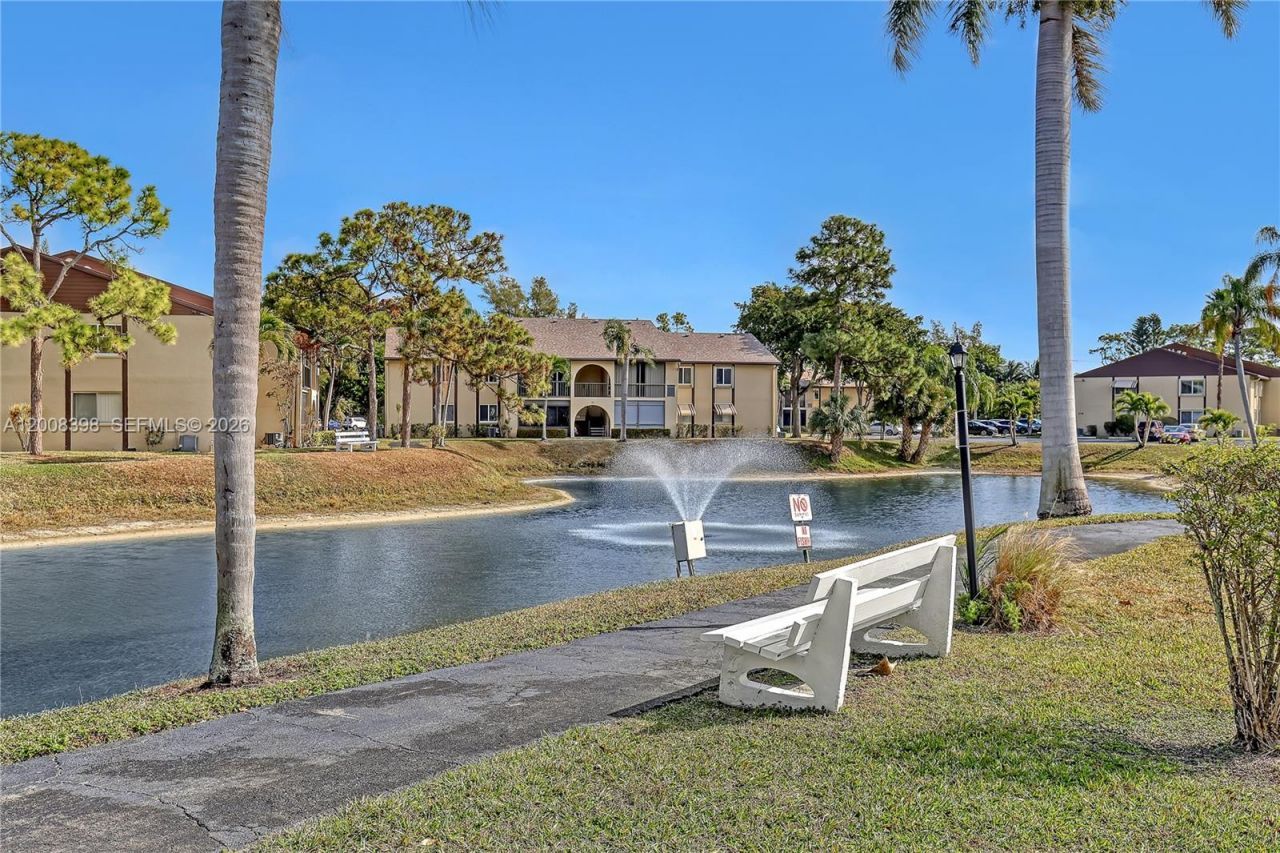 325 Pine Ridge Cir , Unit D-1, Greenacres, FL 33463 Photo
