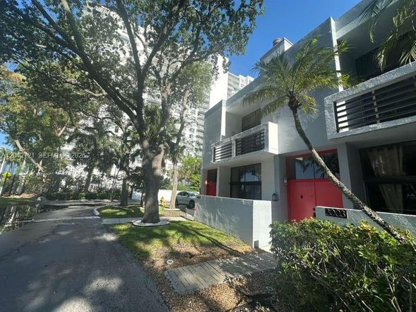 3003 NE 183rd Ln, Aventura, FL 33160