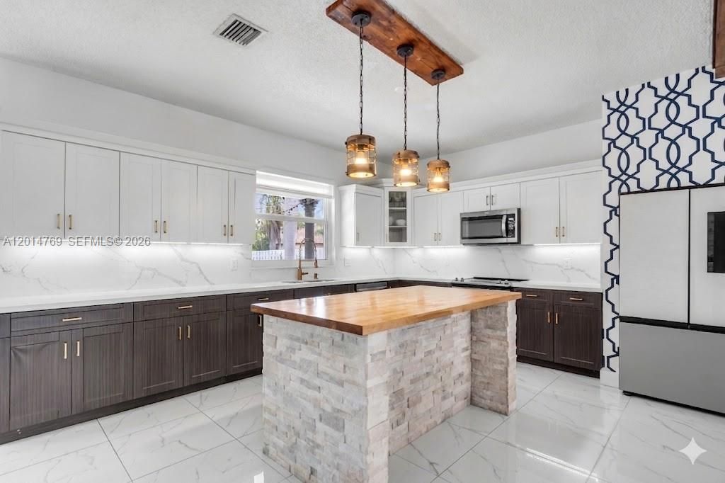 2383 SW 181st Ter, Miramar, FL 33029 Photo