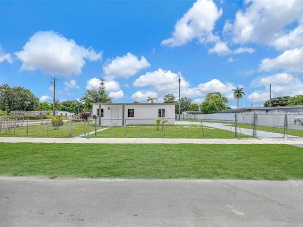 15575 NW 27th Ave , Miami Gardens, FL 33054