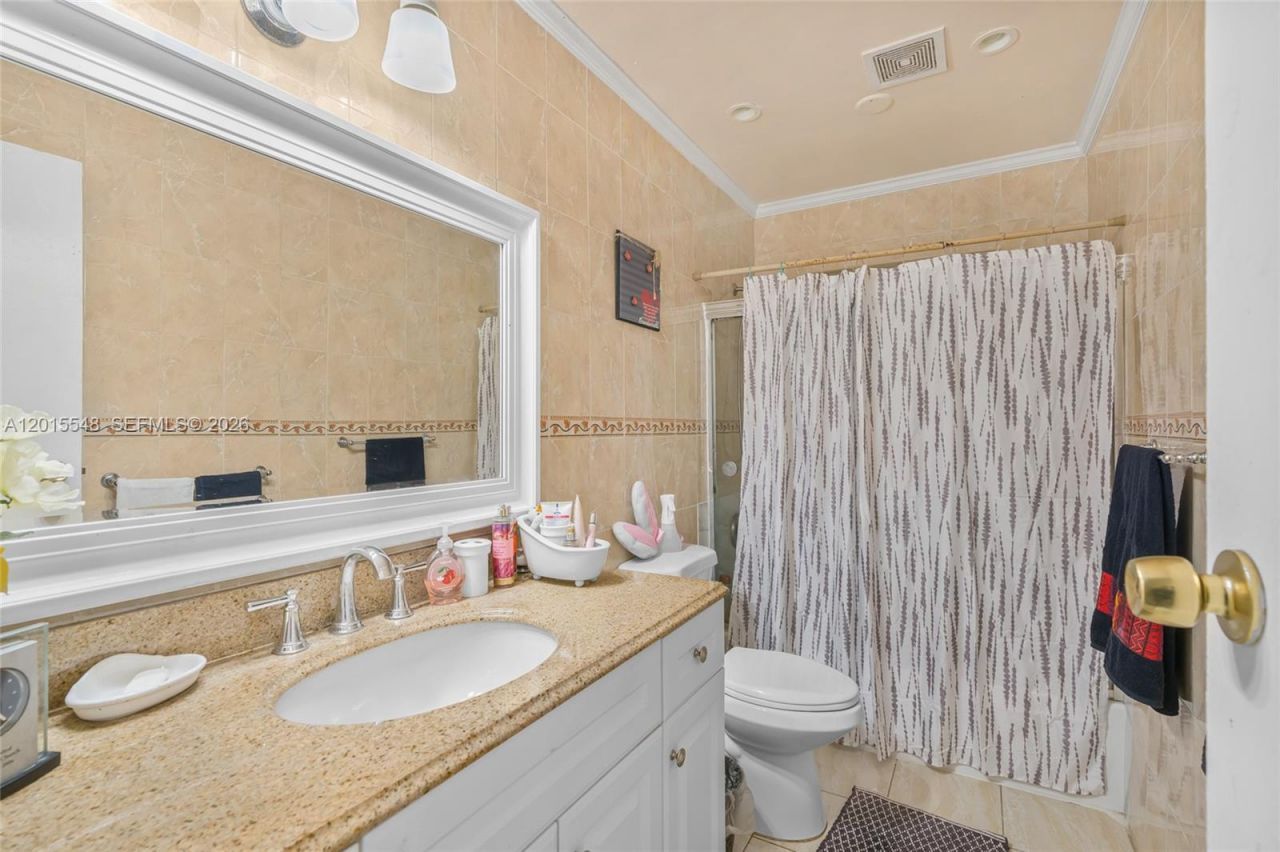 1041 NW 196th Ter , Miami Gardens, FL 33169 Photo