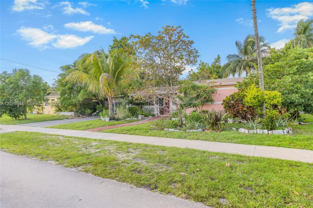 1041 NW 196th Ter , Miami Gardens, FL 33169 Photo