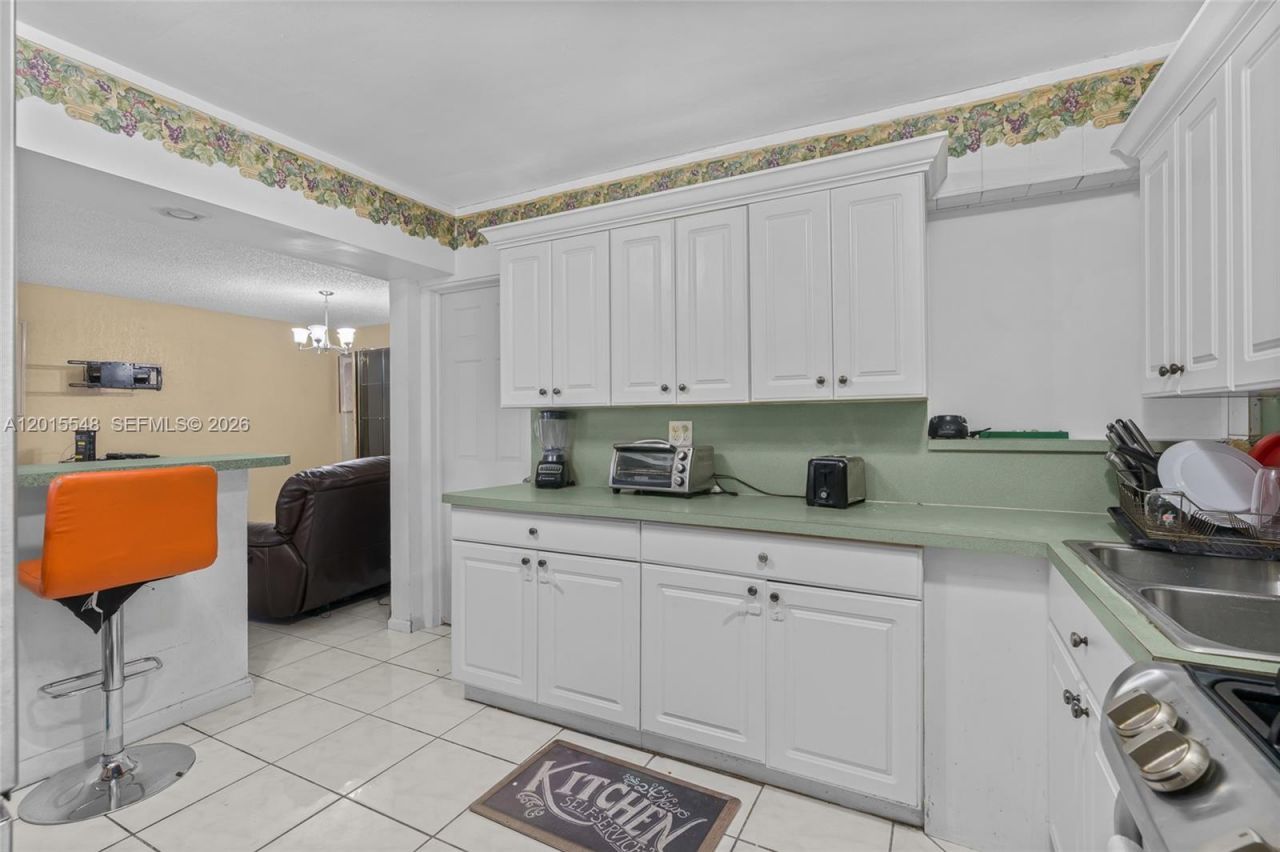 1041 NW 196th Ter , Miami Gardens, FL 33169 Photo