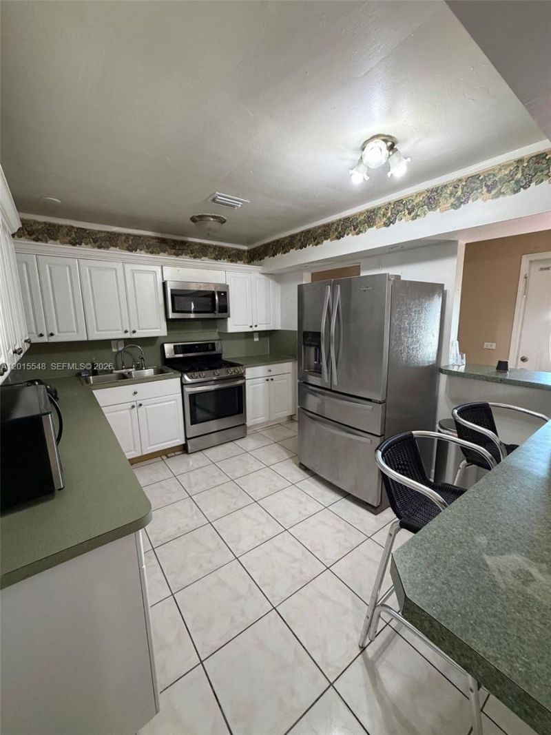 1041 NW 196th Ter , Miami Gardens, FL 33169 Photo