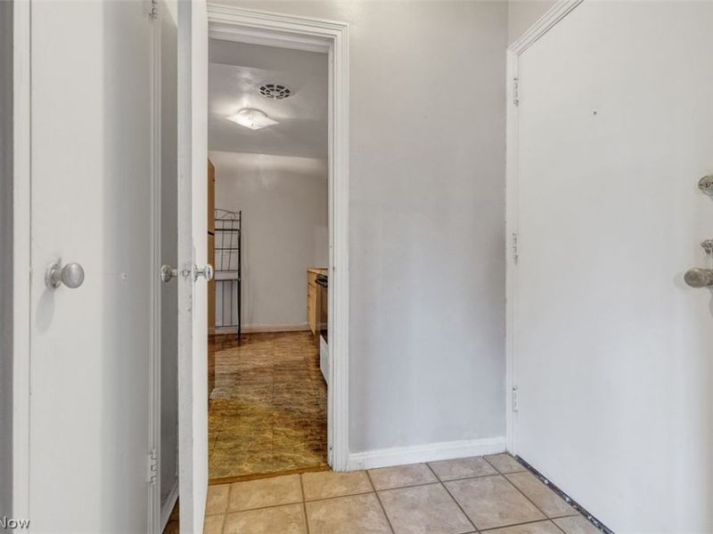 15825 Van Aken Boulevard, Unit 105W, Shaker Heights, OH 44120 Photo 3