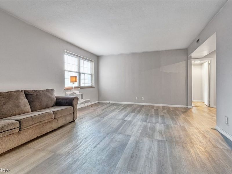15825 Van Aken Boulevard, Unit 105W, Shaker Heights, OH 44120 Photo 4