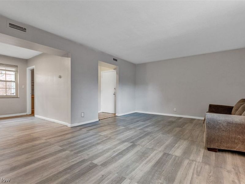 15825 Van Aken Boulevard, Unit 105W, Shaker Heights, OH 44120 Photo 5