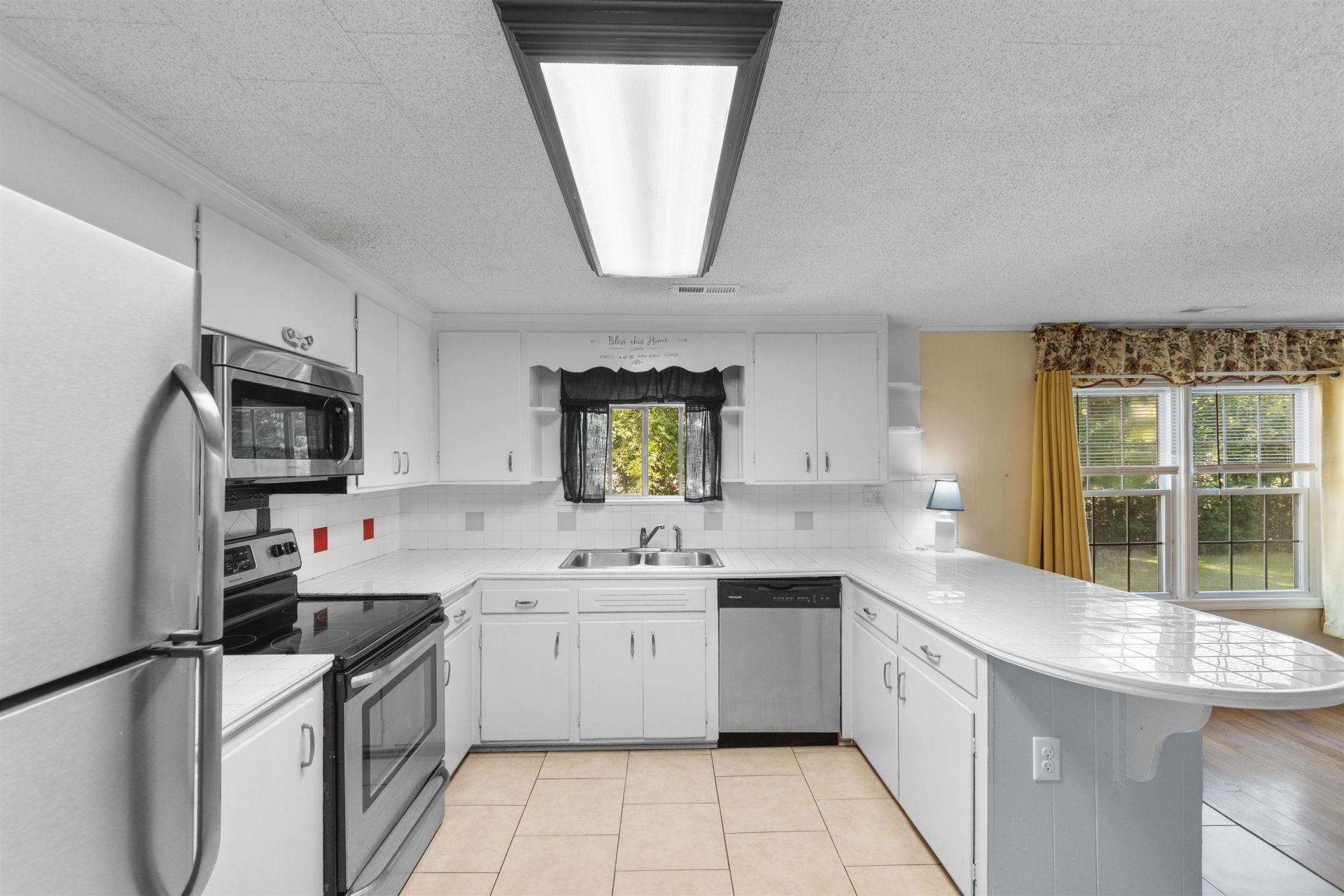 617 10th Ave. Photo 6