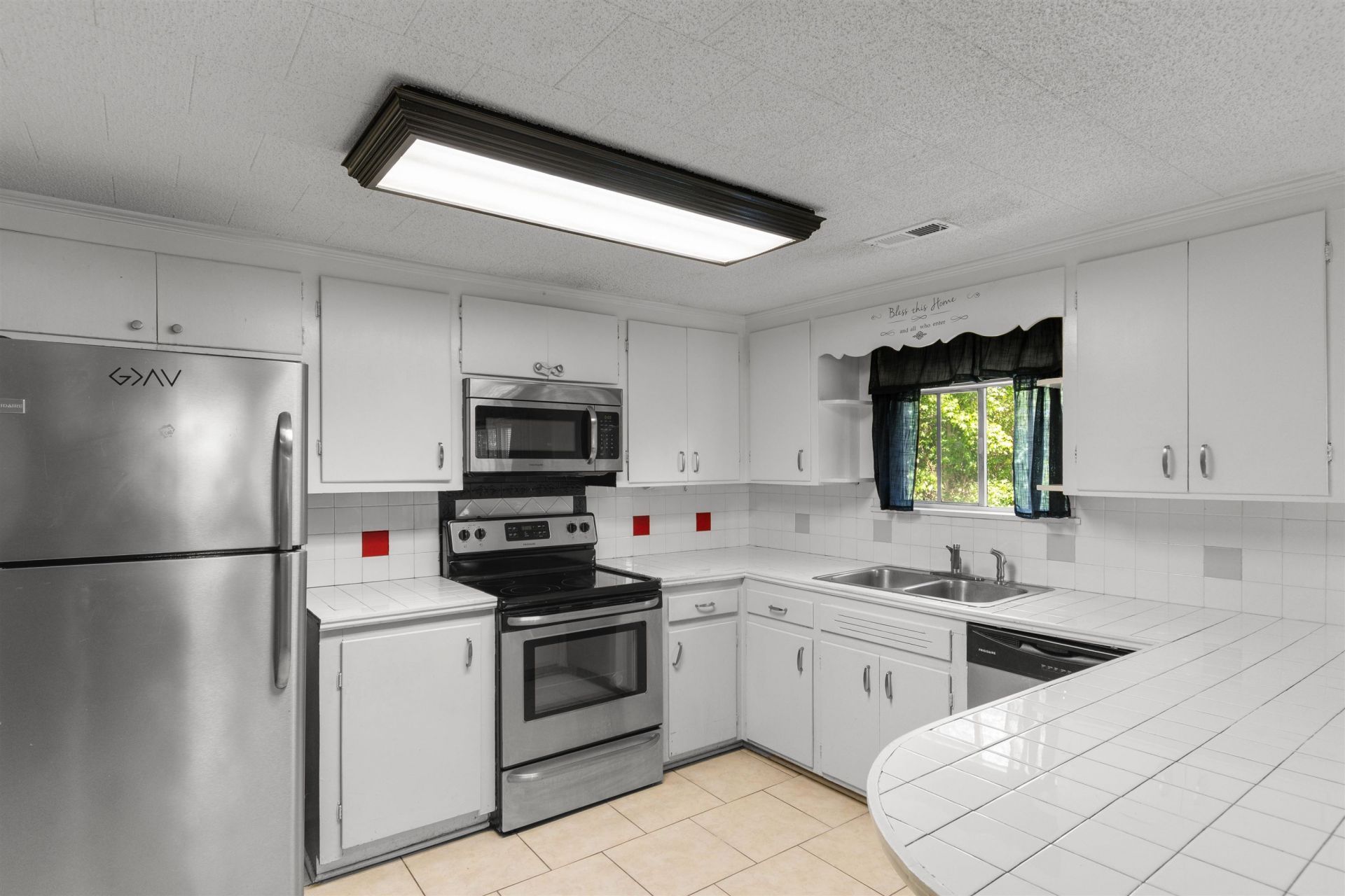 617 10th Ave. Photo 7