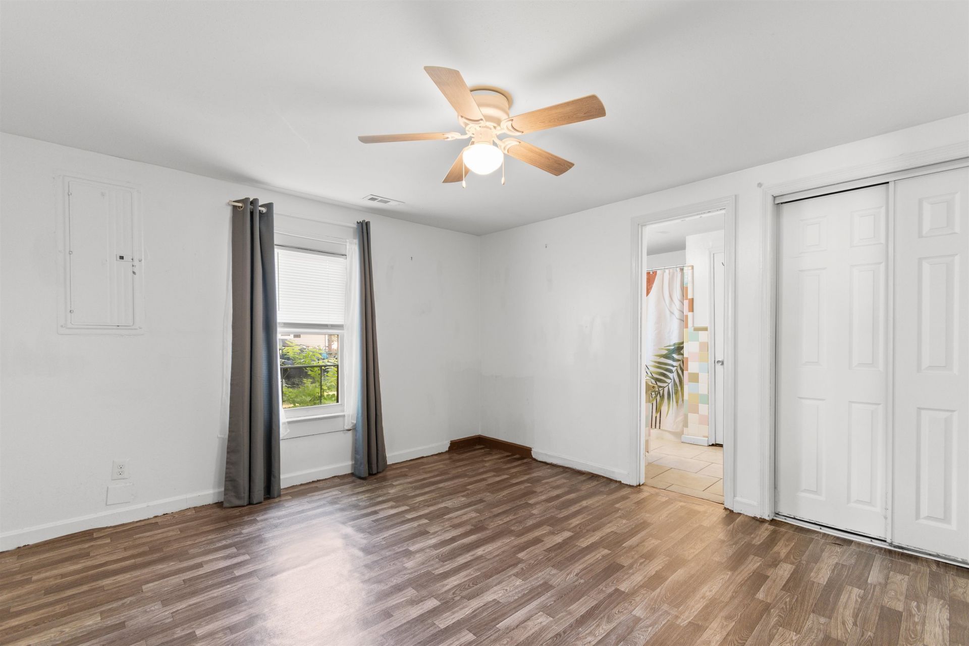 617 10th Ave. Photo 9