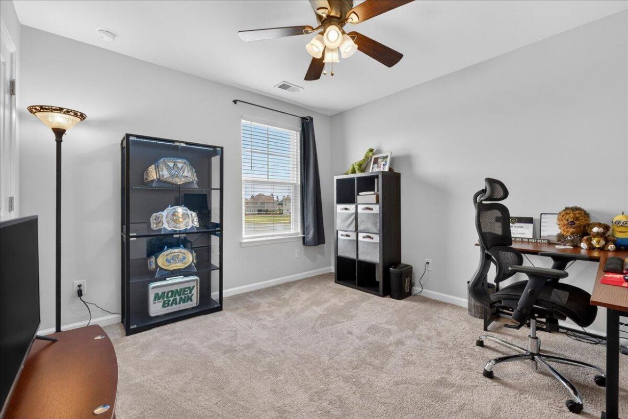 464 Zenith Boulevard Photo 20