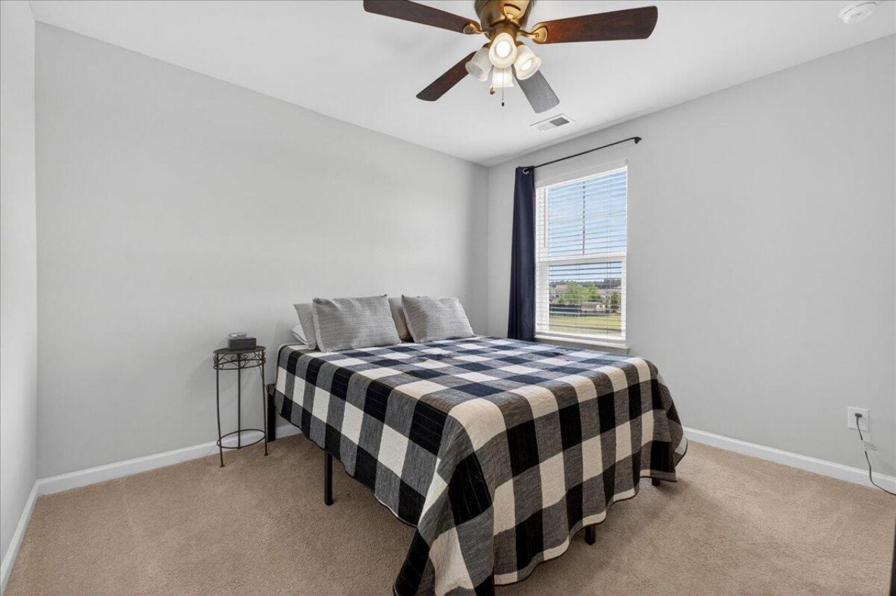 464 Zenith Boulevard Photo 21