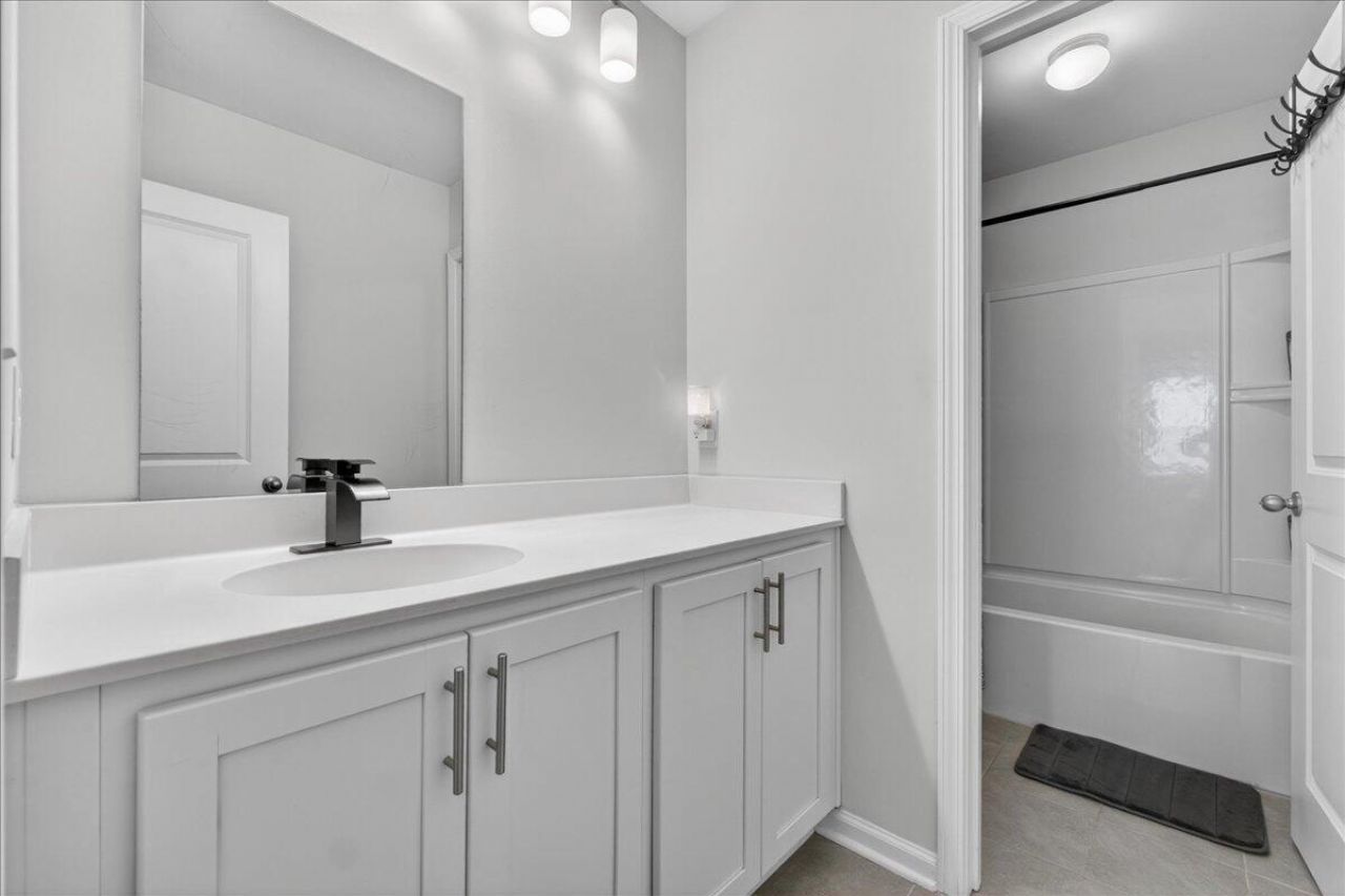 464 Zenith Boulevard Photo 22