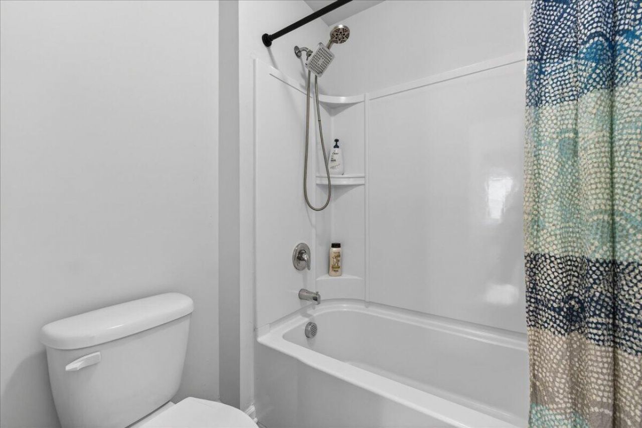 464 Zenith Boulevard Photo 23