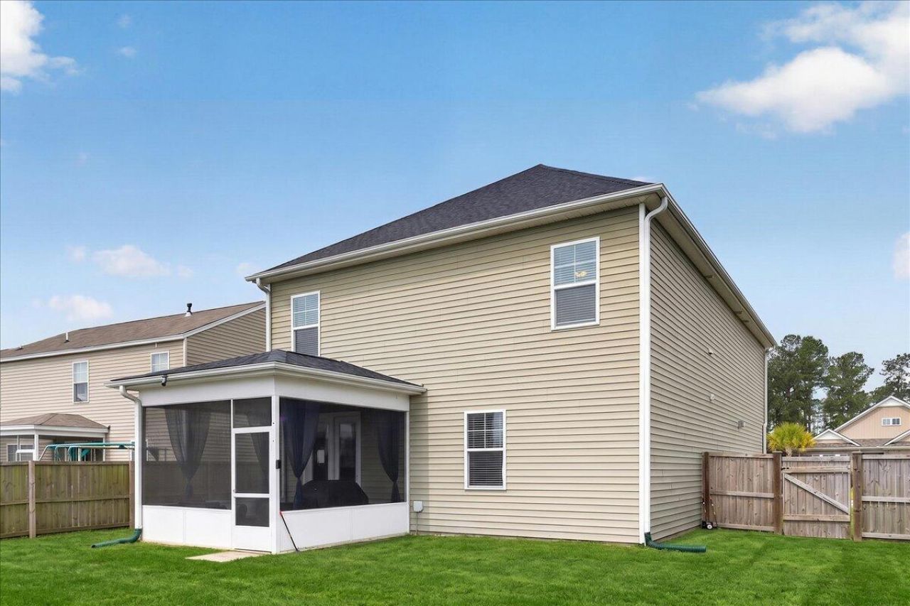 464 Zenith Boulevard Photo 25