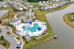 464 Zenith Boulevard photo 4