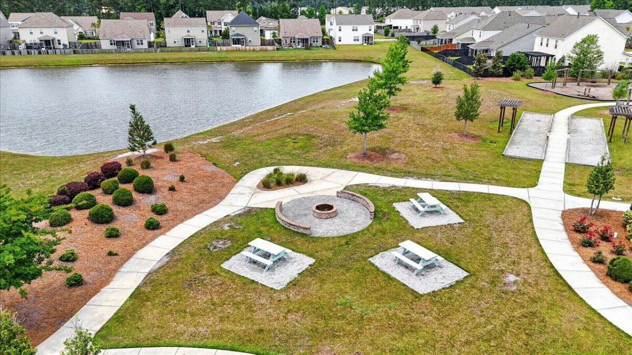464 Zenith Boulevard Photo 32