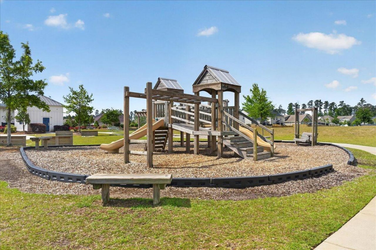 464 Zenith Boulevard Photo 34