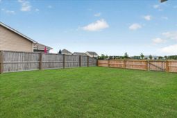 464 Zenith Boulevard photo 4