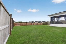 464 Zenith Boulevard photo 4