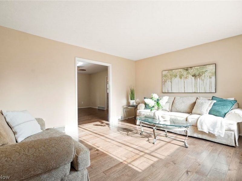 35671 Chesterfield Drive, North Ridgeville, OH 44039 Photo 3