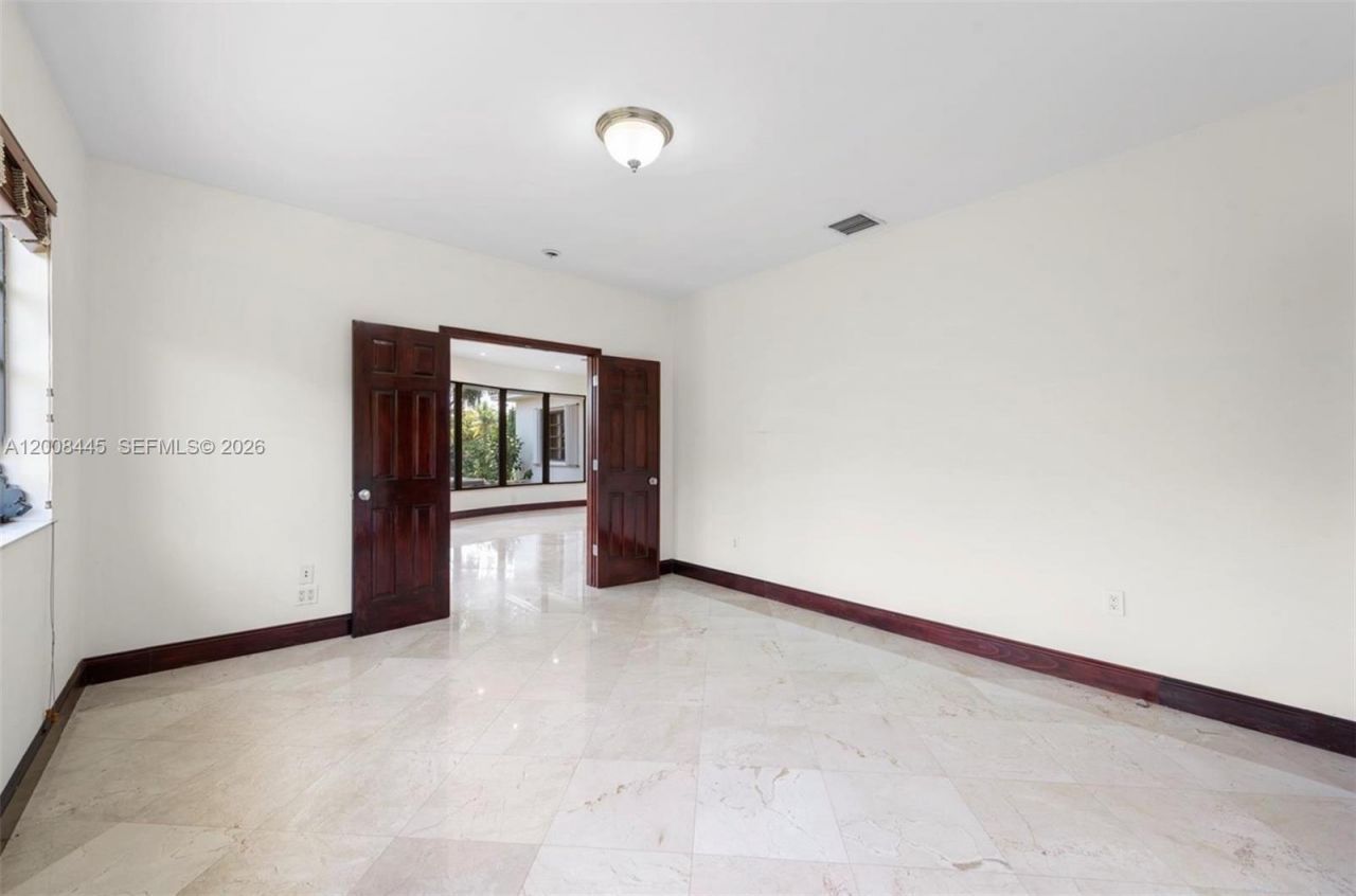 540 S Shore Dr , Miami Beach, FL 33141 Photo