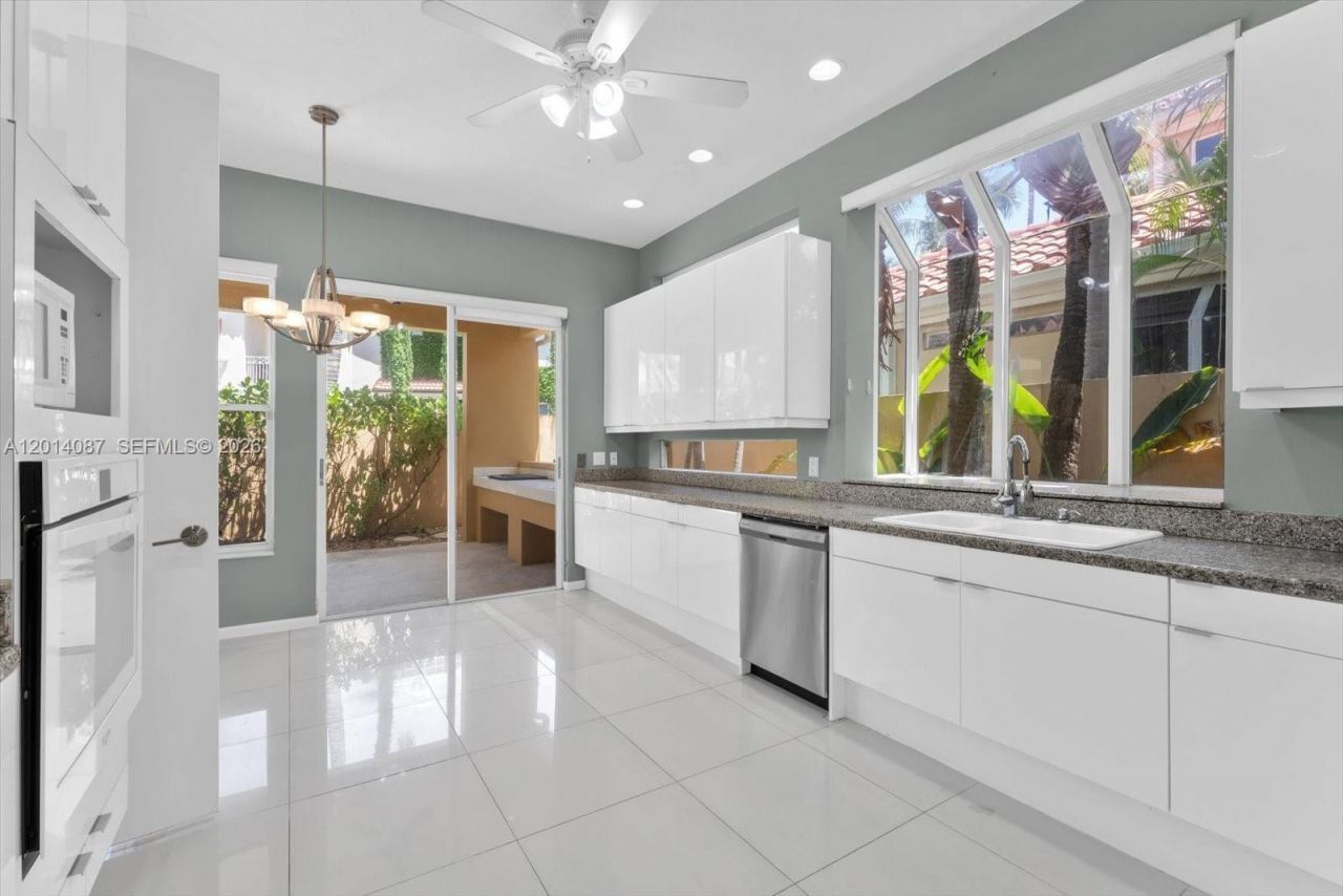 3728 NE 208th Ter , Aventura, FL 33180 Photo