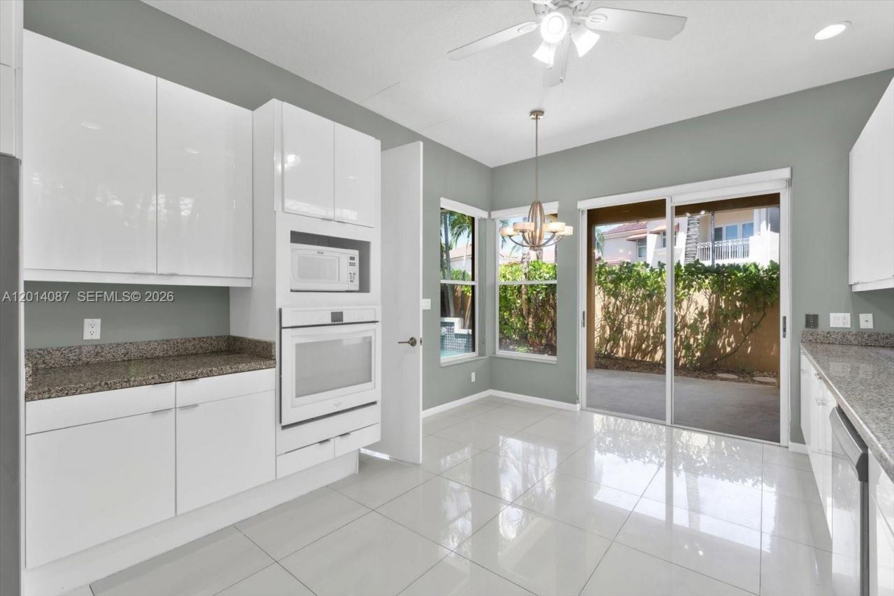 3728 NE 208th Ter , Aventura, FL 33180 Photo