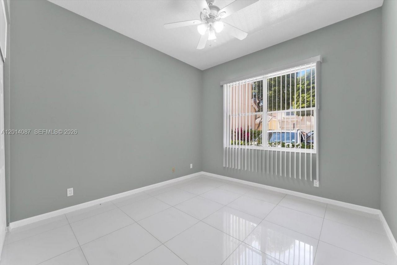 3728 NE 208th Ter , Aventura, FL 33180 Photo