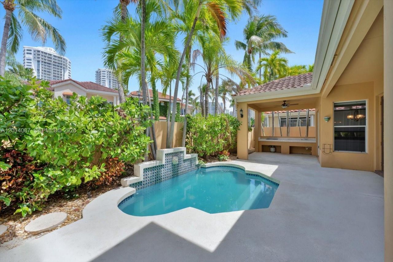 3728 NE 208th Ter , Aventura, FL 33180 Photo