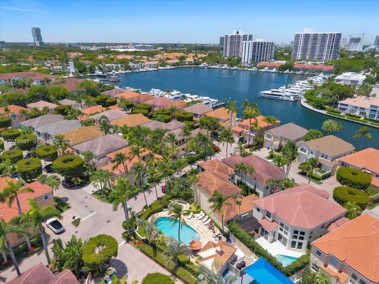 3728 NE 208th Ter , Aventura, FL 33180 Photo