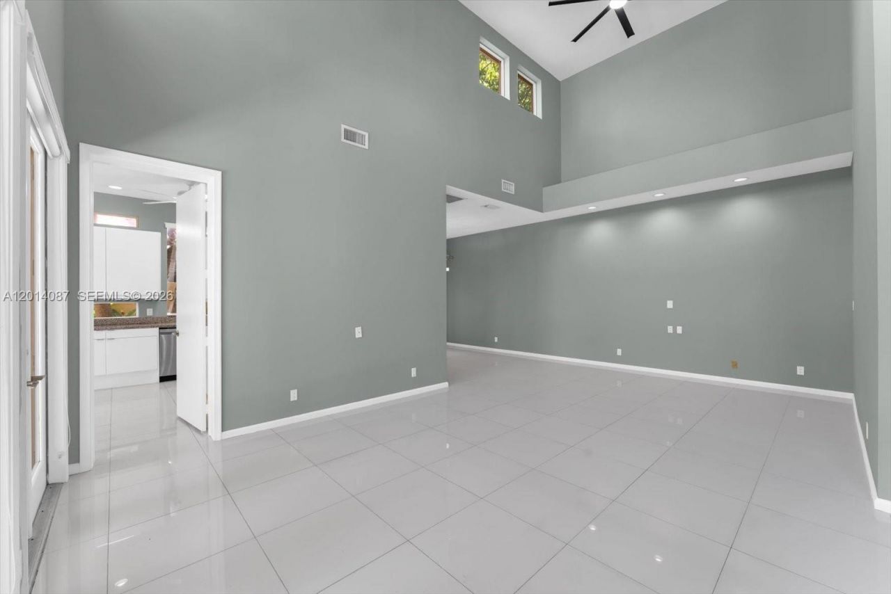 3728 NE 208th Ter , Aventura, FL 33180 Photo