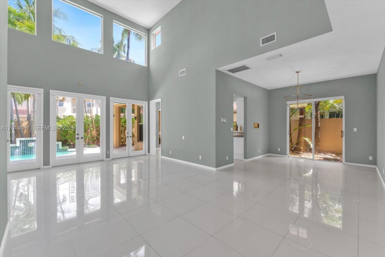 3728 NE 208th Ter , Aventura, FL 33180 Photo
