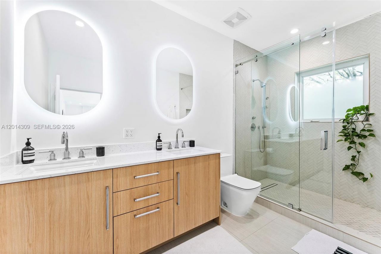 6145 La Gorce Dr, Unit 6145, Miami Beach, FL 33140 Photo