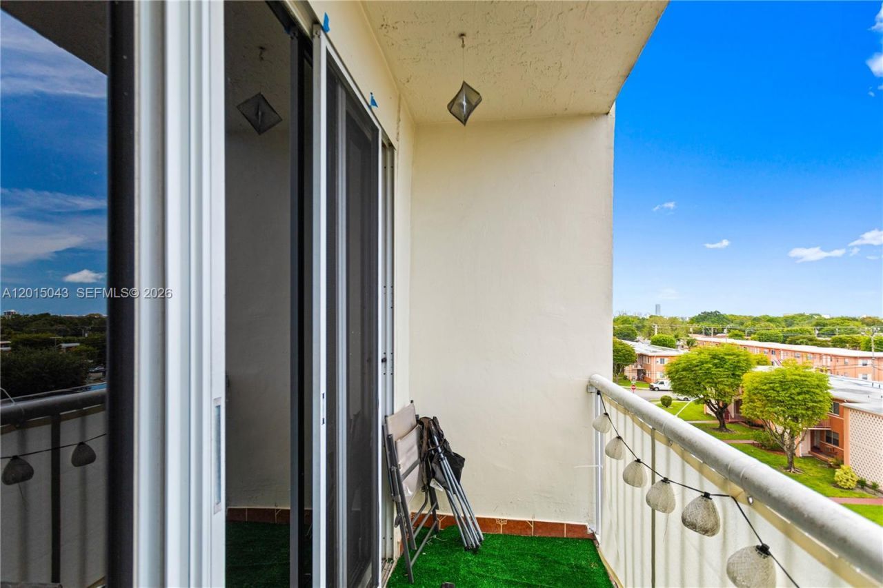 3551 SW 9th Ter , Unit 502, Miami, FL 33135 Photo
