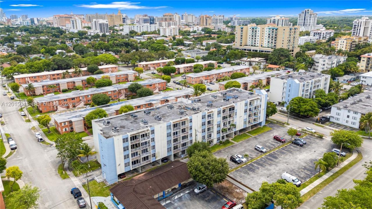 3551 SW 9th Ter , Unit 502, Miami, FL 33135 Photo