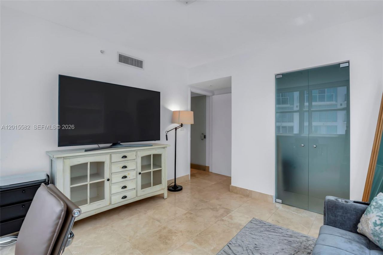 31 SE 5th St , Unit 3010, Miami, FL 33131 Photo