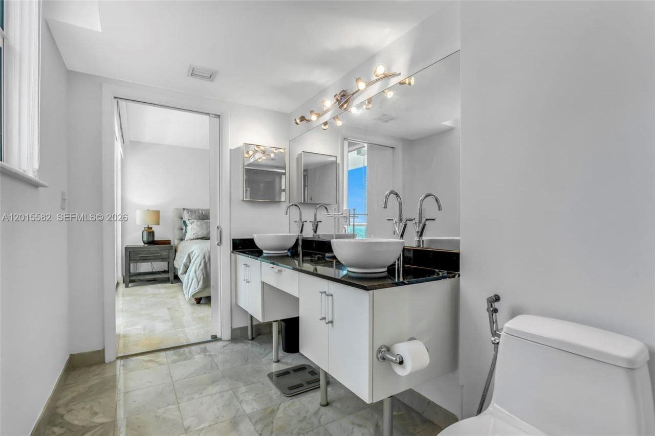 31 SE 5th St , Unit 3010, Miami, FL 33131 Photo