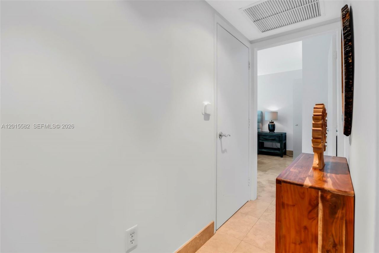 31 SE 5th St , Unit 3010, Miami, FL 33131 Photo