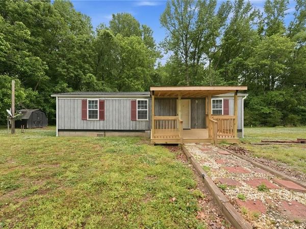 140 1st Street , Haw River, NC 27258