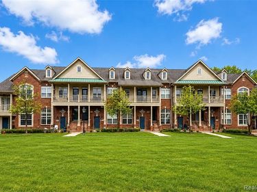 454 Old Pine Way, Walled Lake, MI 48390